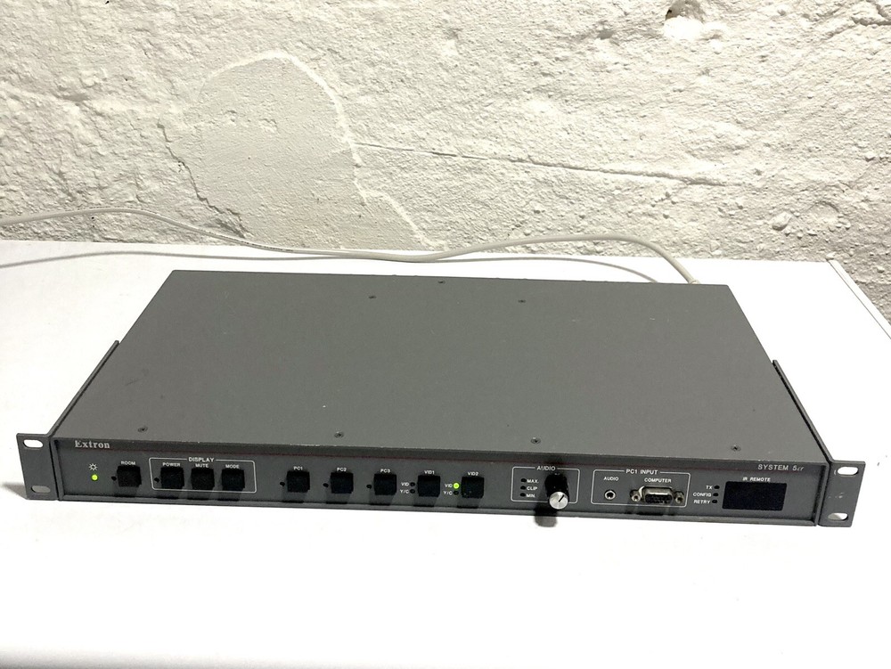Extron System 5cr Plus I/O S-Video Computer Video Switcher (Working). Read.