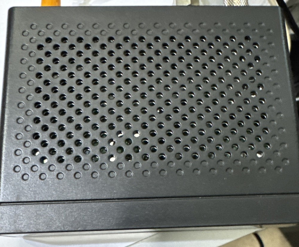 Evolution Model DMS2004UHD With cords And HDMI