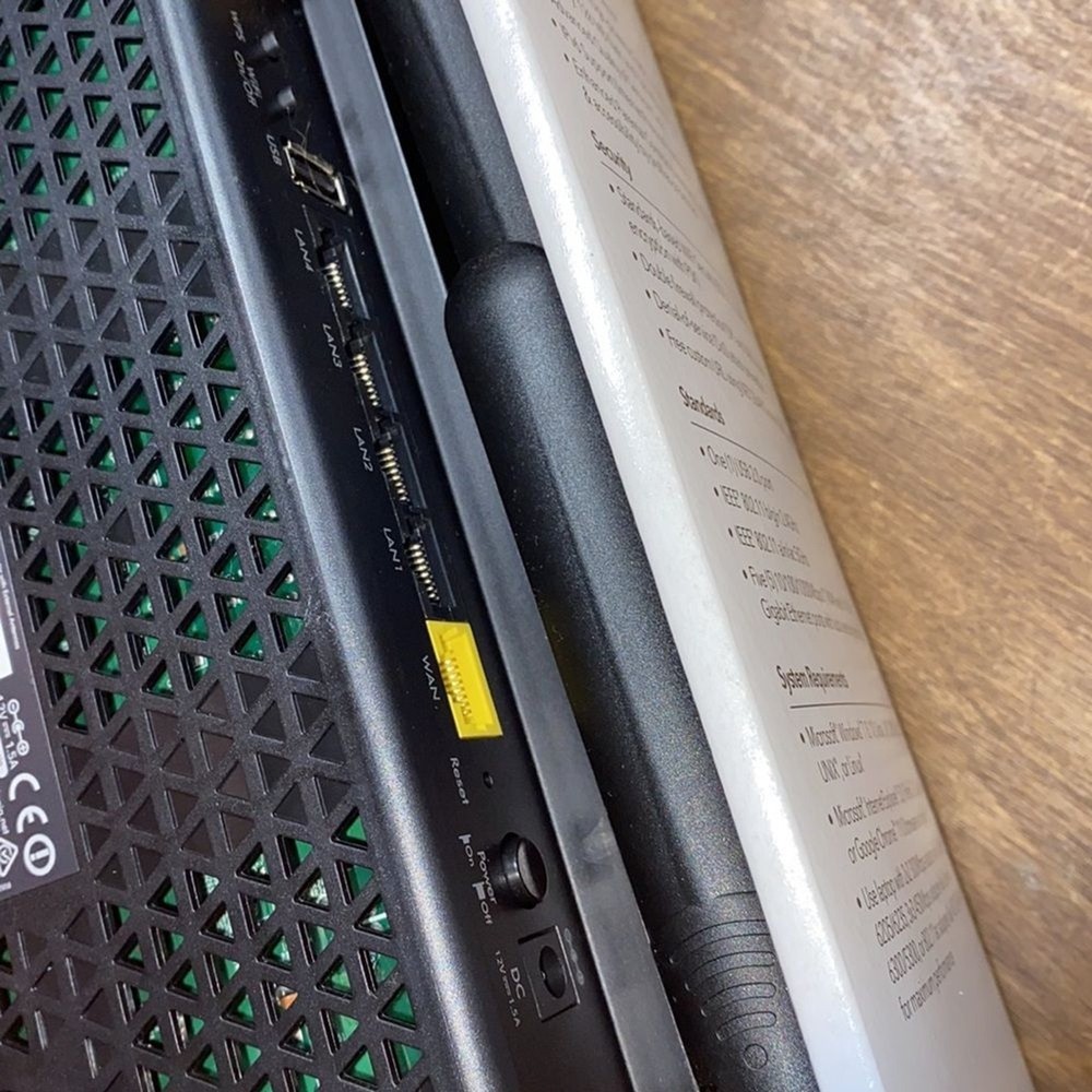 Netgear AC1200 smart WiFi router