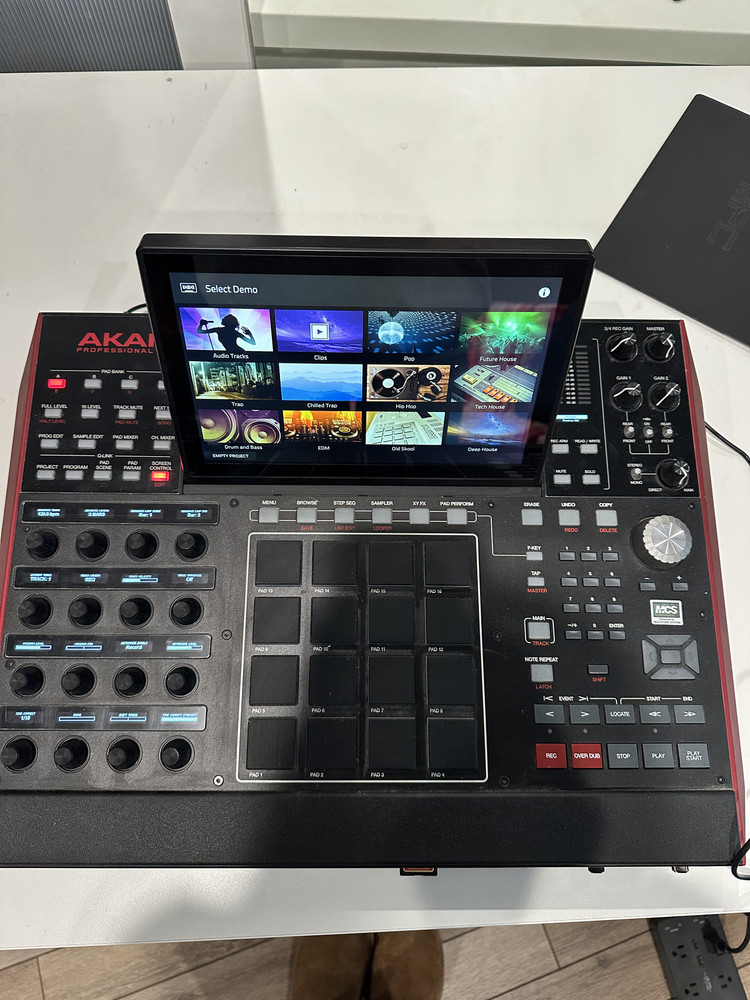 Akai Professional MPC-X Standalone Sampler and Sequencer