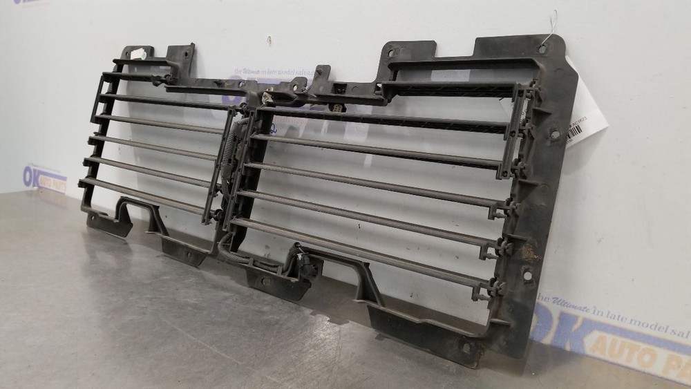 18 CHEVY SUBURBAN 1500 AIR SHUTTER