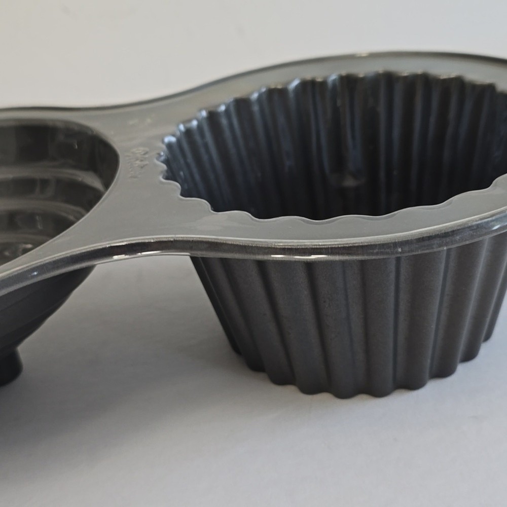Wilton Giant Dimensions Large Cupcake Pan