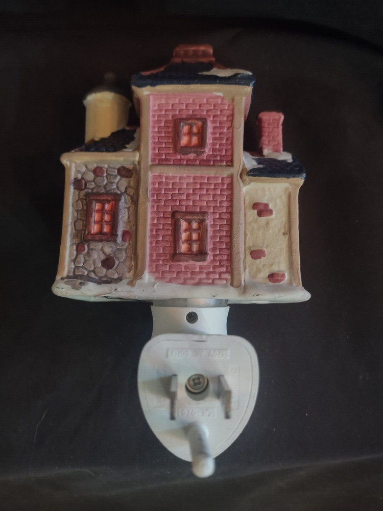 Very Cute Santa's Workshop Christmas Night Light