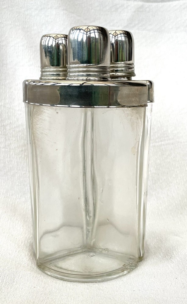 SPLENDID HUNTING STIRRUP CUP CASE WITH THREE SILVER PLATE MOUNTED FLASKS.