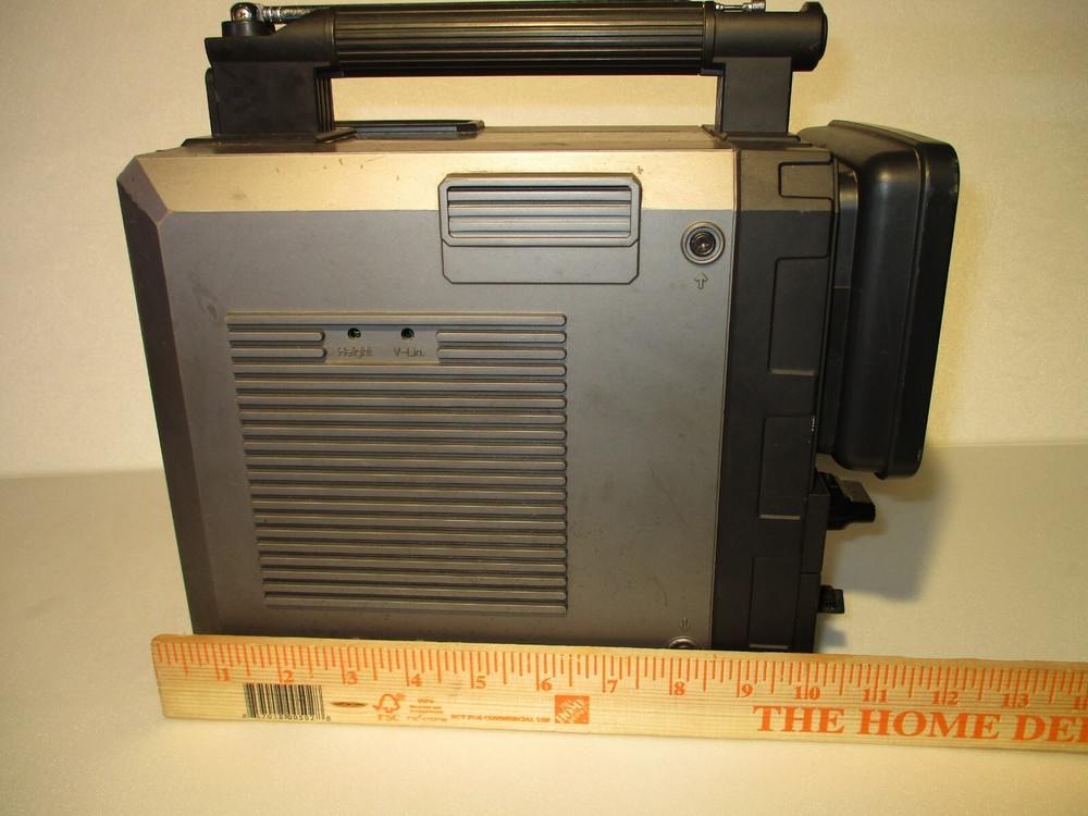 Vintage Panasonic Solid State Portable TV TR-555 1978