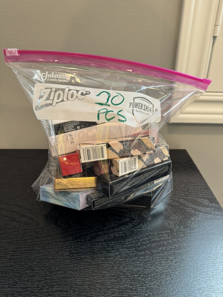Lot of 20 psc unassorted ( Makeup )