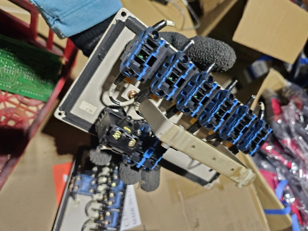 (3) YASKAWA Motoman Servo Break Release Control Panel