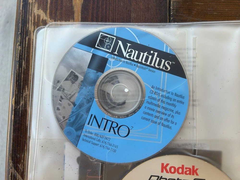 Apple Macintosh Compact Discs CD-ROM Sampler Lot w Case Nautilus Kodak