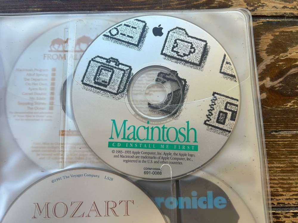 Apple Macintosh Compact Discs CD-ROM Sampler Lot w Case Nautilus Kodak