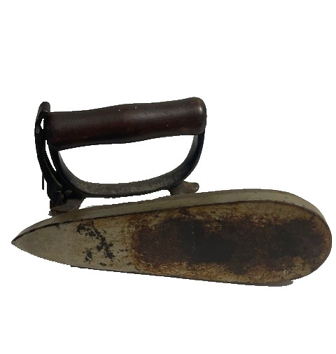 ANTIQUE SENSIBLE SAD IRON NO 1 WITH REMOVABLE HANDLE - 7" LONG