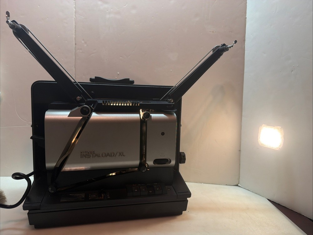 Vintage Singer Instaload/XL16MM Projector 2220  Tested.