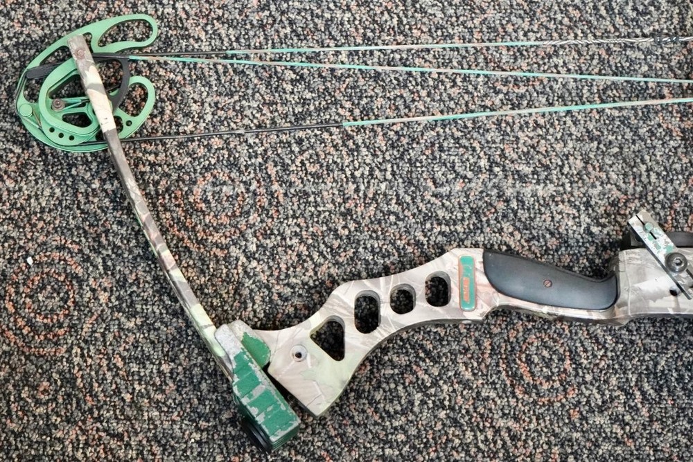 Bear Element Right Handed 70lbs Compound Bow