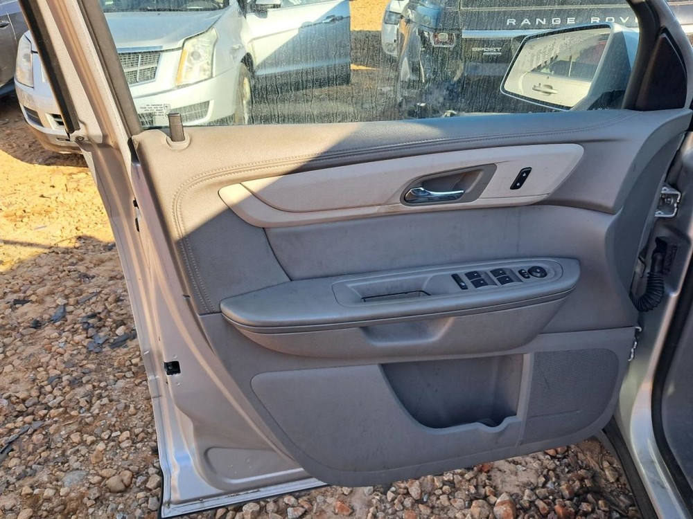 TRAVERSE 2016 Glove Box 4785751