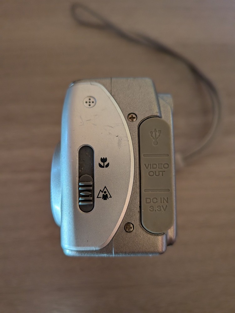 Samsung Digimax 401 Digital Camera 4.0MP, Silver