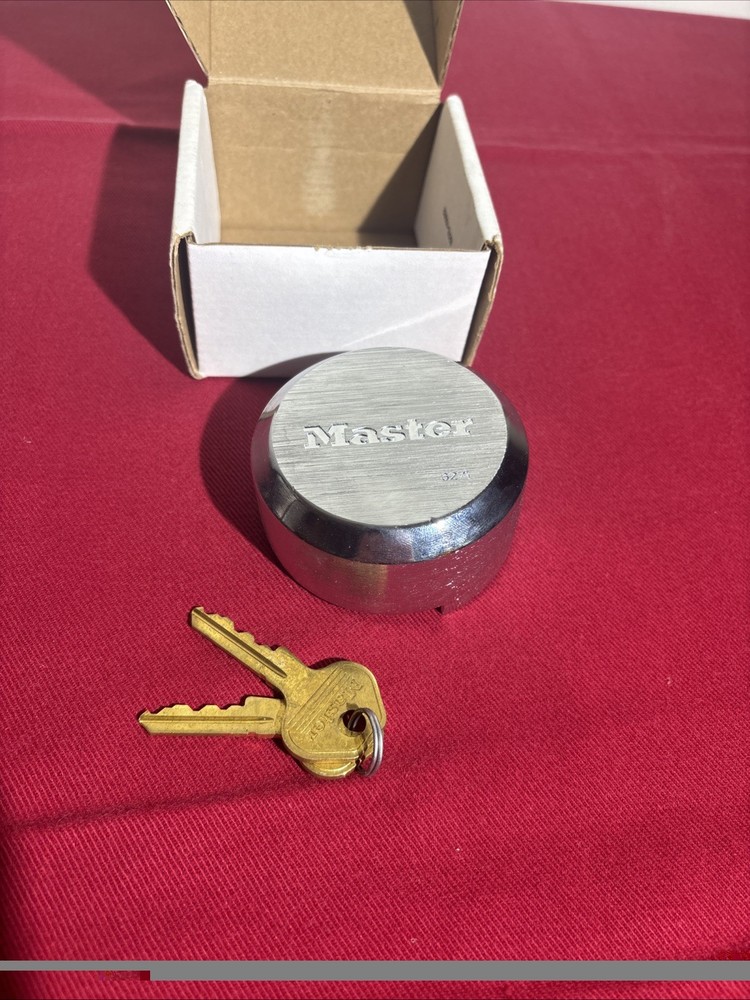 Master Lock 6271 Keyed Padlock - FREE SHIPPING.
