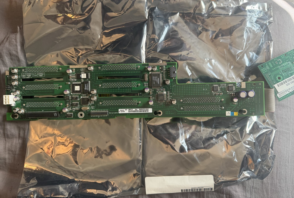 A79488-305 Intel  SCSI Hot Swap Backplane Pulled from working server and tested