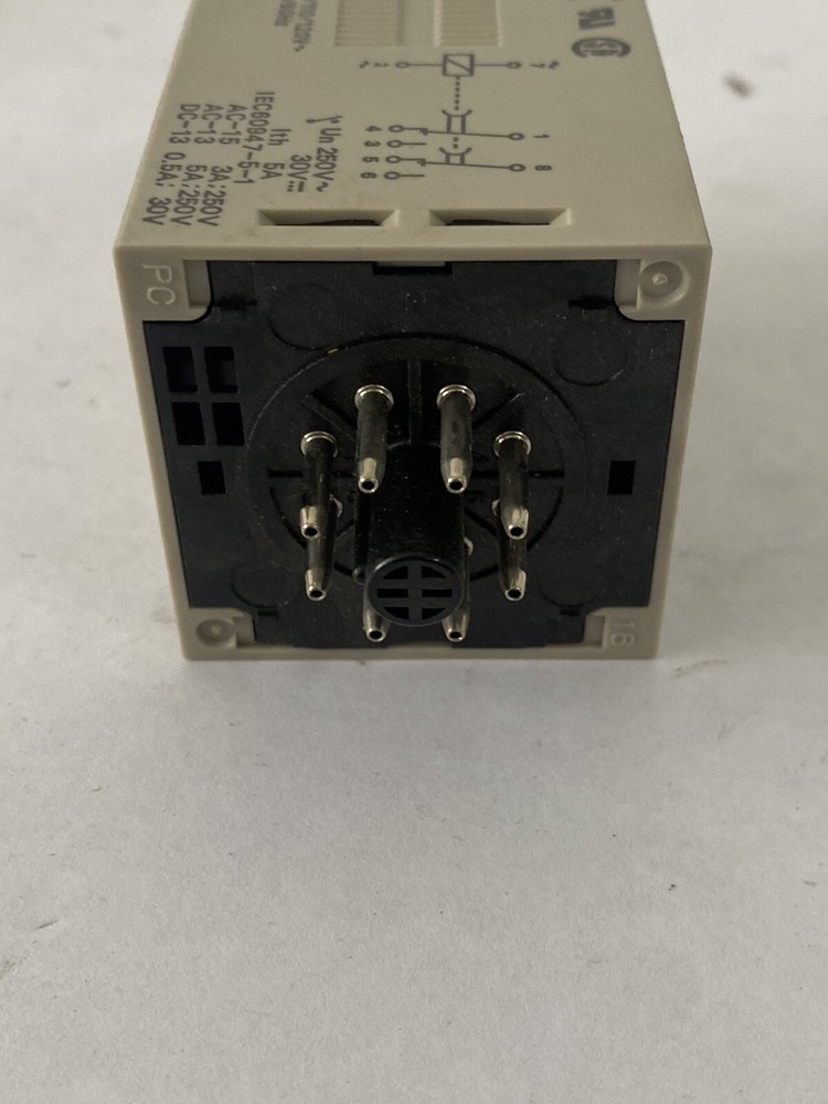 OMRON H3CR-H8L TIME RANGE TIMER, NIB