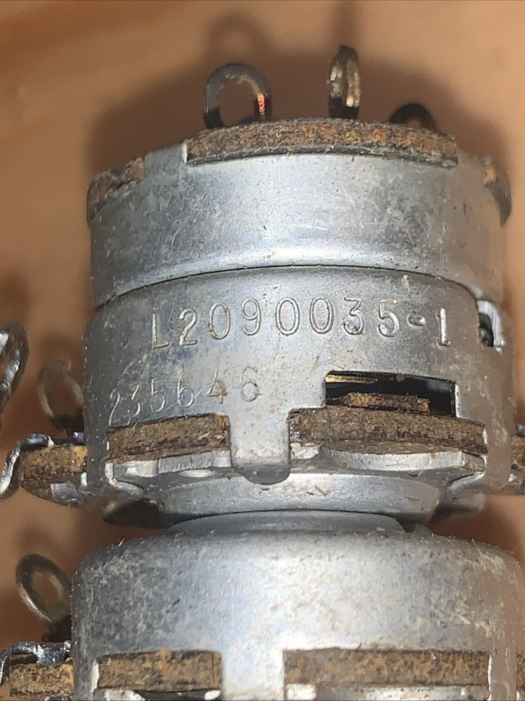 Bendix Radio Replacement Control Switch 2090035-1