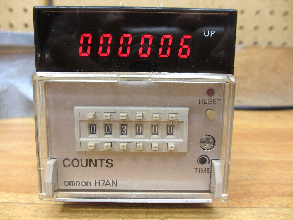 Omron H7AN-R6DM *USED POWERS UP* Panel Meter Counter