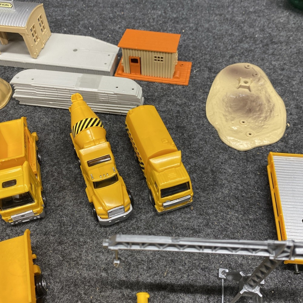 New Ray Construction Set With Train