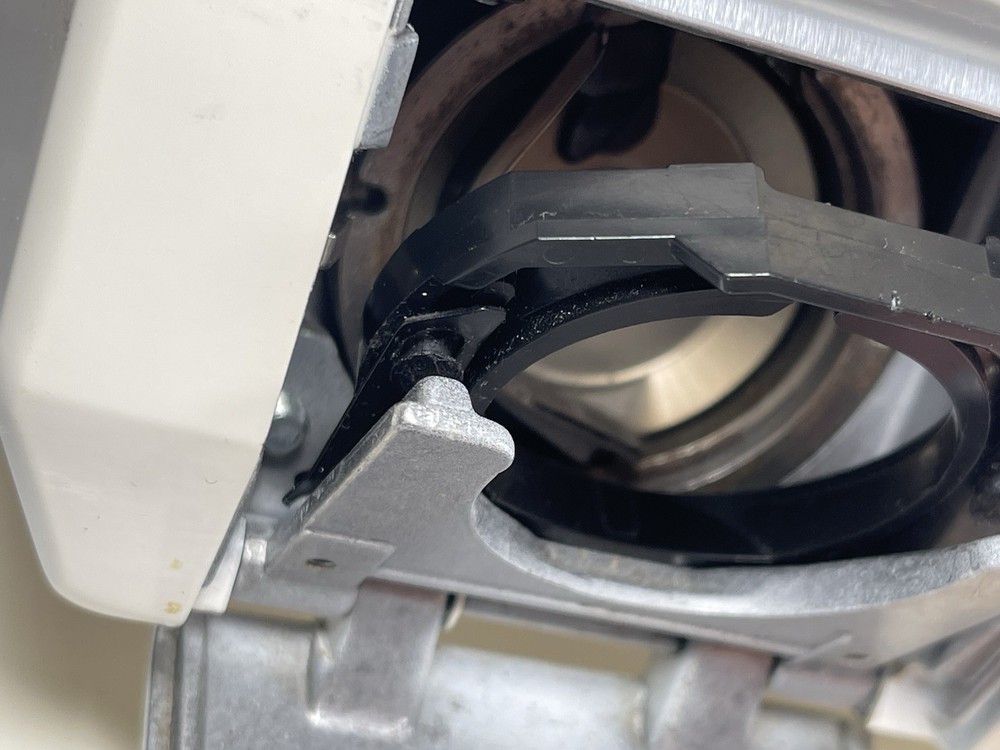 Bernina 1260 Sewing Machine READ