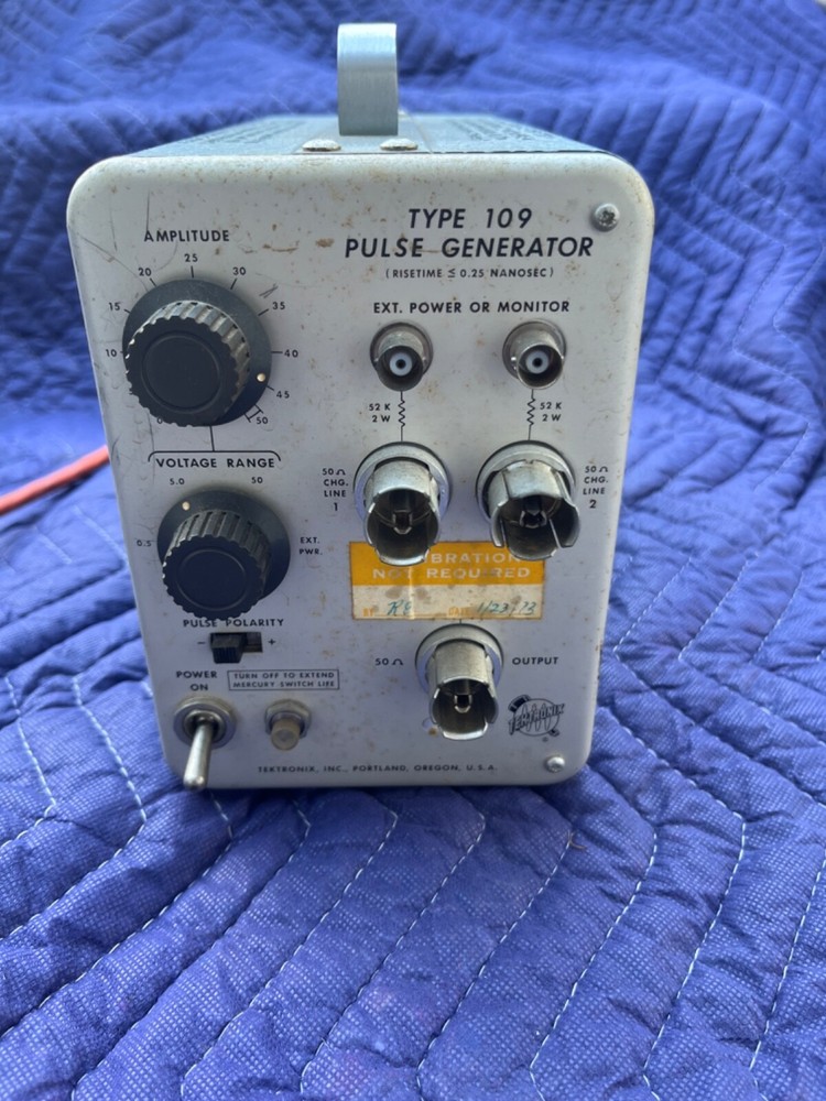 Pre-Owned Tektronix Type 109 Pulse Tektronix Pulse Generator Powers On