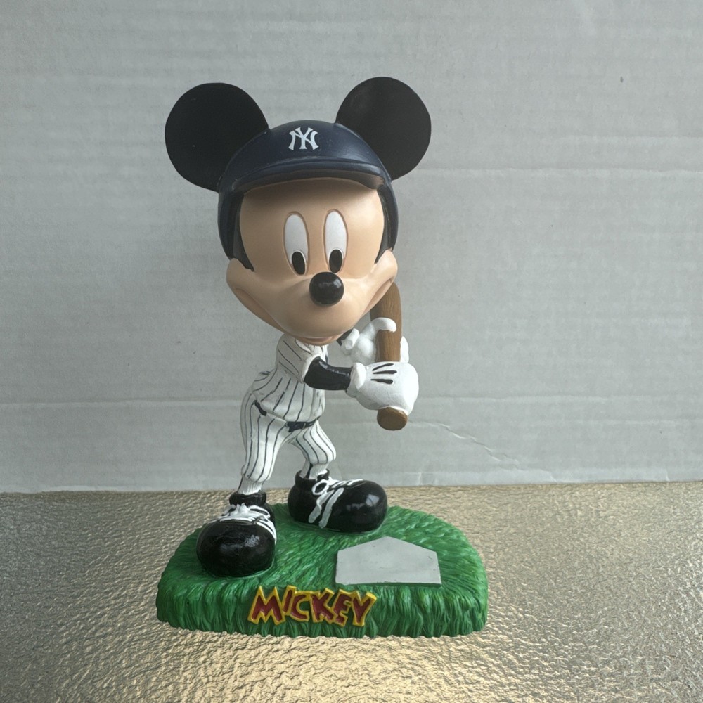 DISNEY BOBBLE DOBBLE MICKEY MOUSE ''CLEAN UP MICKEY'' Yankees BOBBLE HEAD NEW