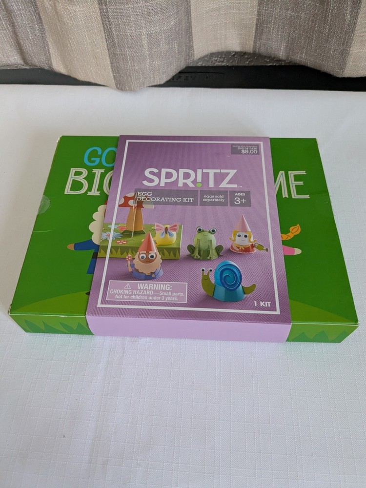 Spritz Egg Decorating Kit, New In PKG.