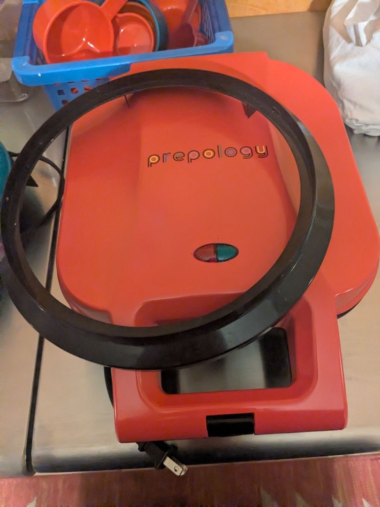 Prepology Pie Maker machine