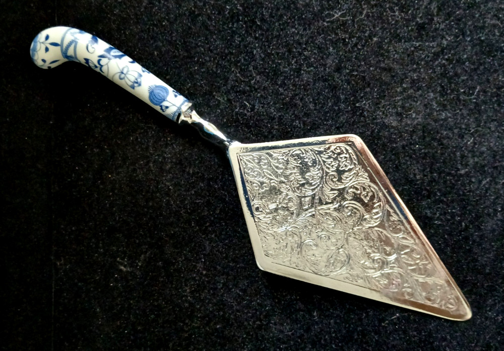 Blue Onion PIE / CAKE Server Cutter Stainless Blade Porcelain Handle 11"L