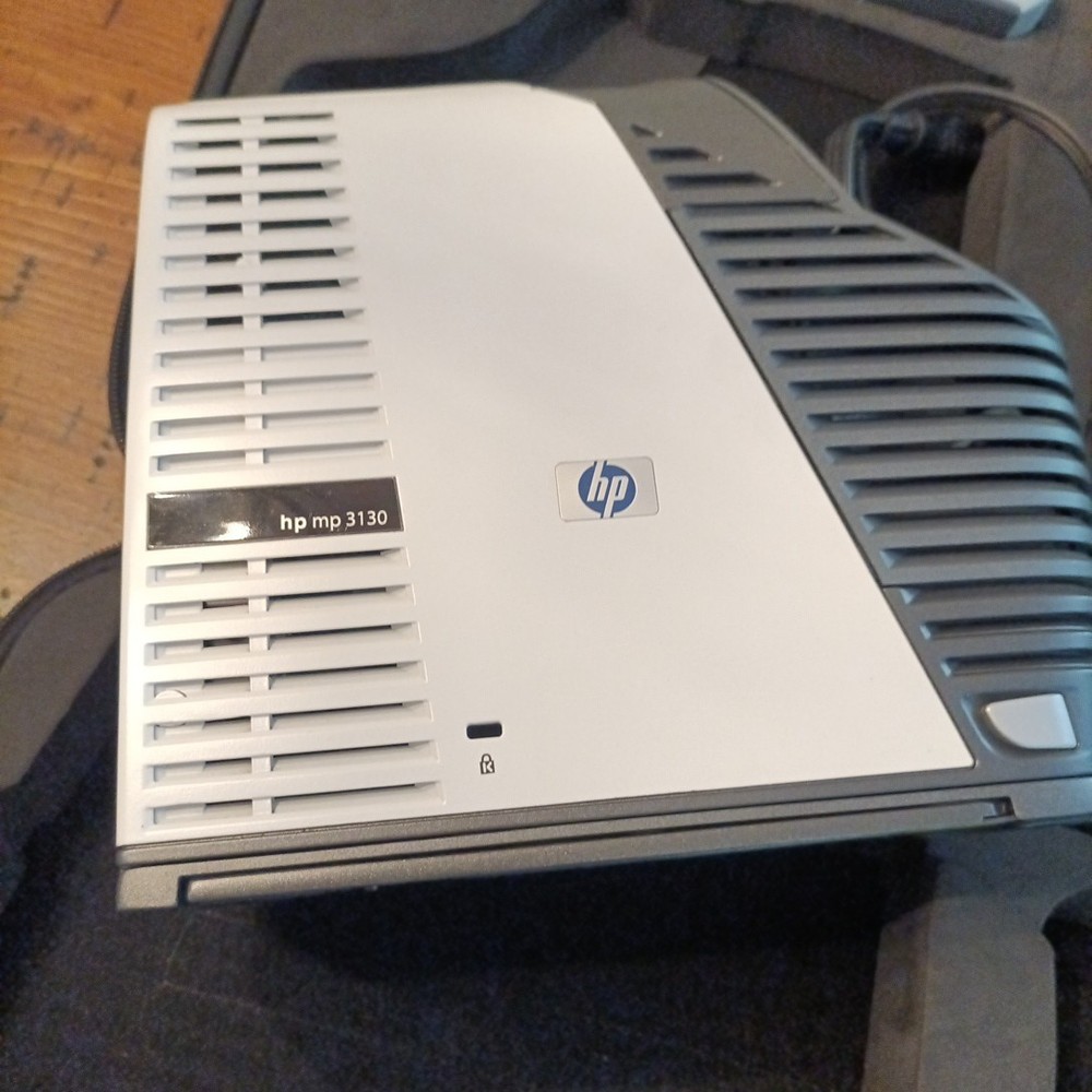 HP MP3130 Digital Projector with Case, Cords, and Remote