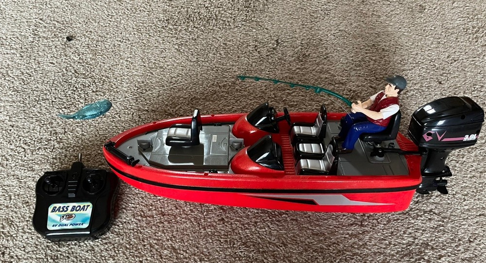 Radio Control Bass Boat & Controller From RadioShack. Not working