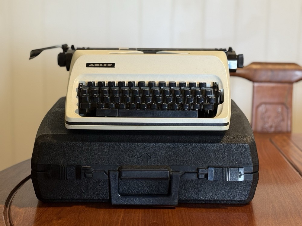 Adler Junior 12 Medium Portable Typewriter - Excellent Condition