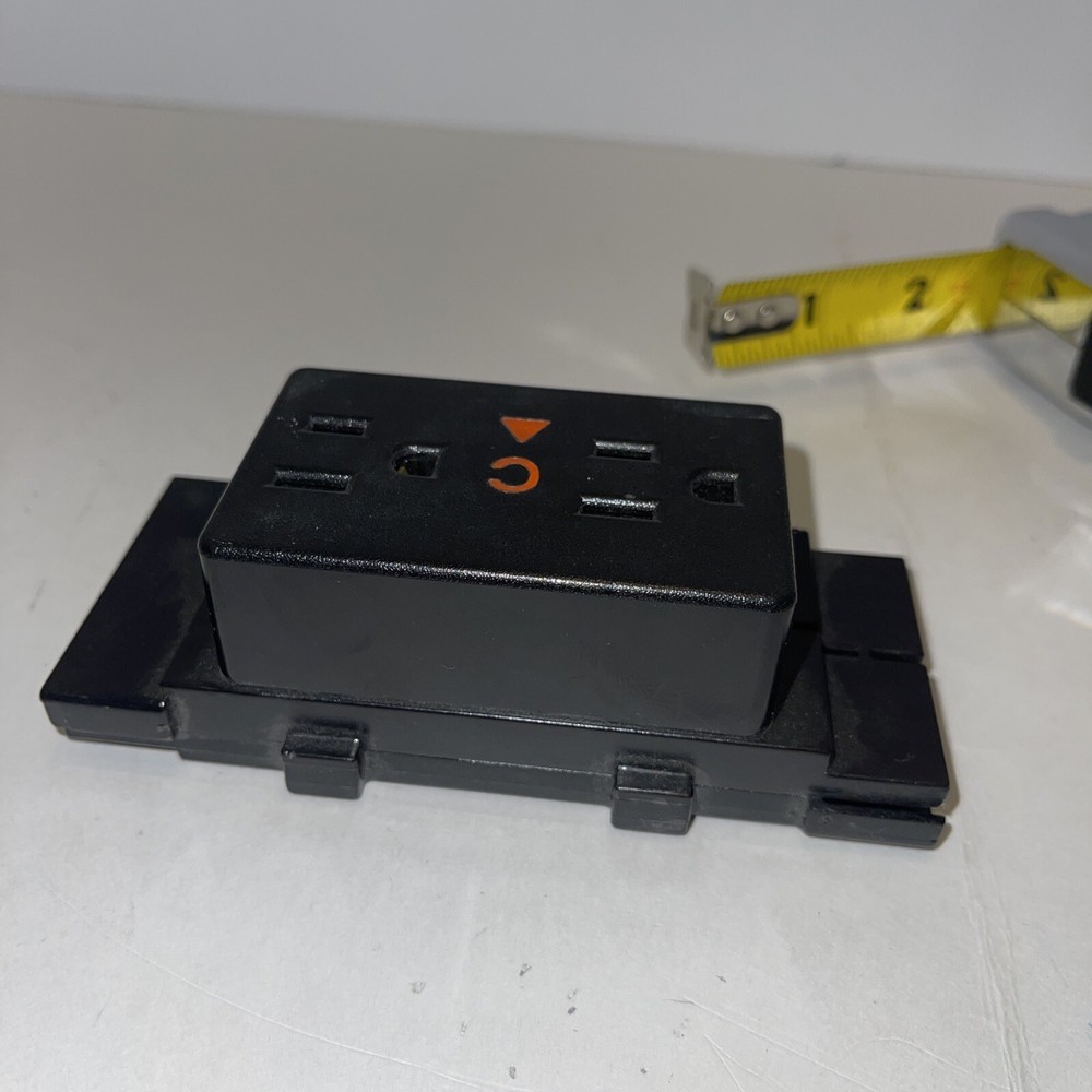 Herman Miller E-Space Energy Distribution Receptacle E1311.CI Panel System I
