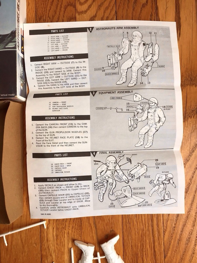 REVELL ASTRONAUT IN SPACE 6" Figure Model Kit 1994 (comp)