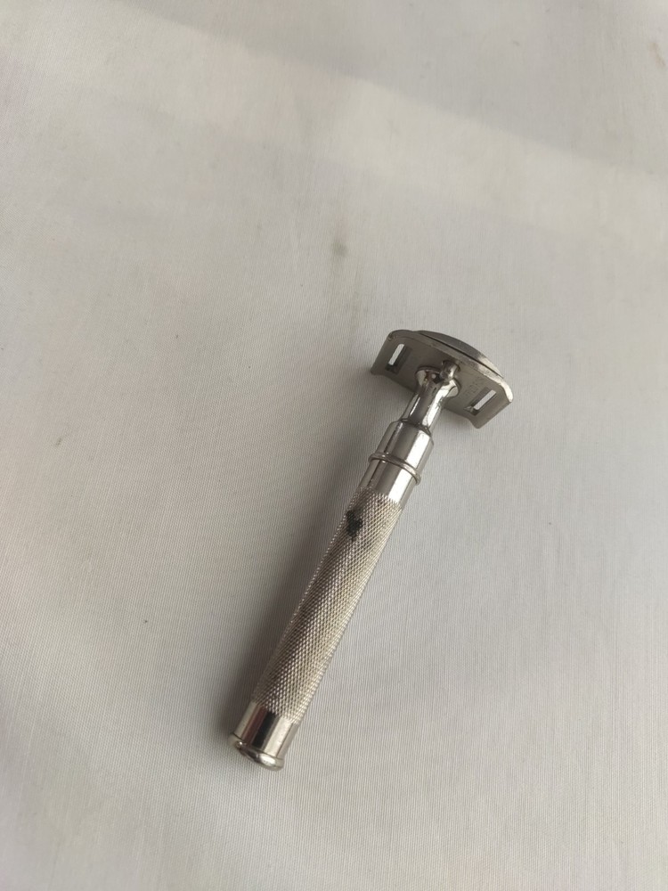 Anticor Travel DE Safety Razor Silver Tone