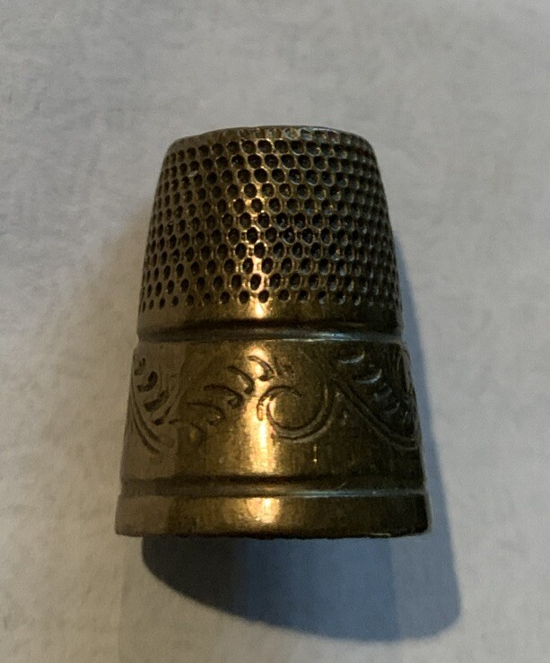 VINTAGE BRASS SEWING THIMBLE SCROLL DESIGN