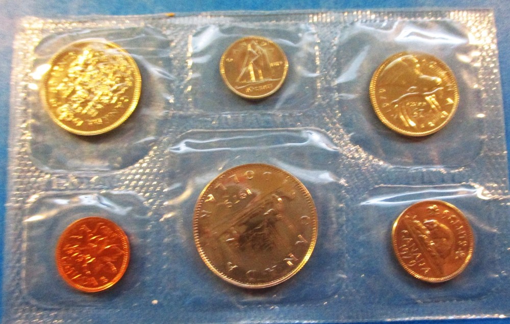 1977 CANADA MINT SET WITH ENVELOPE AND COA CARD.