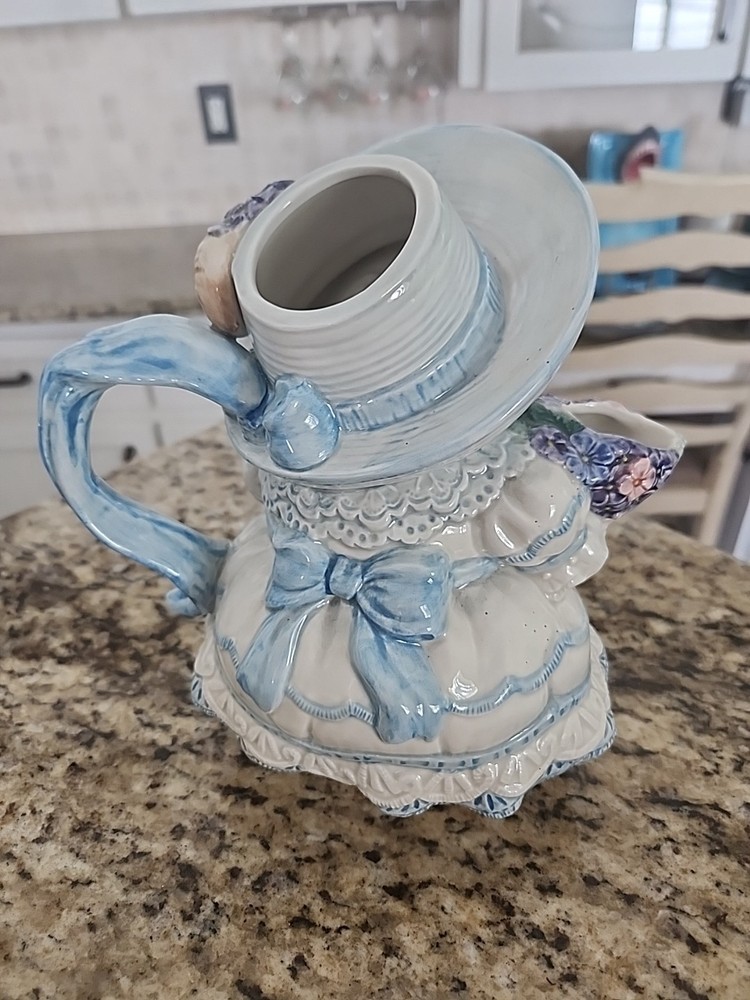 Fitz And Floyd HYDRANGEA BEAR Water Pitcher 1.875 Quart