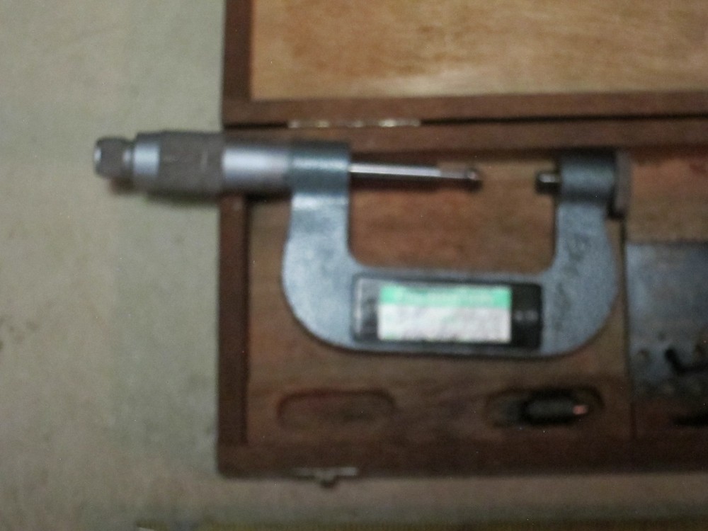 BROWN & SHARPE 1-2" Thread Micrometer Model 210-2, USED