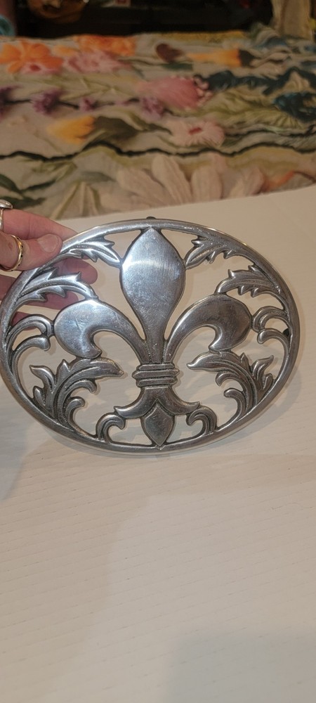 Fluer de lis silver trivet