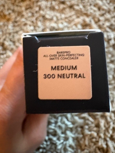 BareMinerals BarePRO 16 HR Full Coverage Concealer Medium Neutral NEW 300