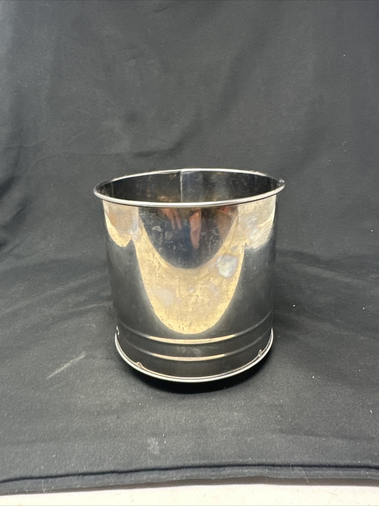 Stainless Steel Hand Held Spring Handle Flour Sifter, EUC