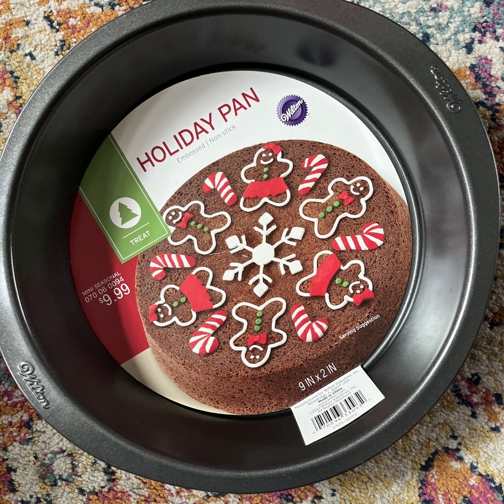wilton Holiday Pan NWT 9” x 2”