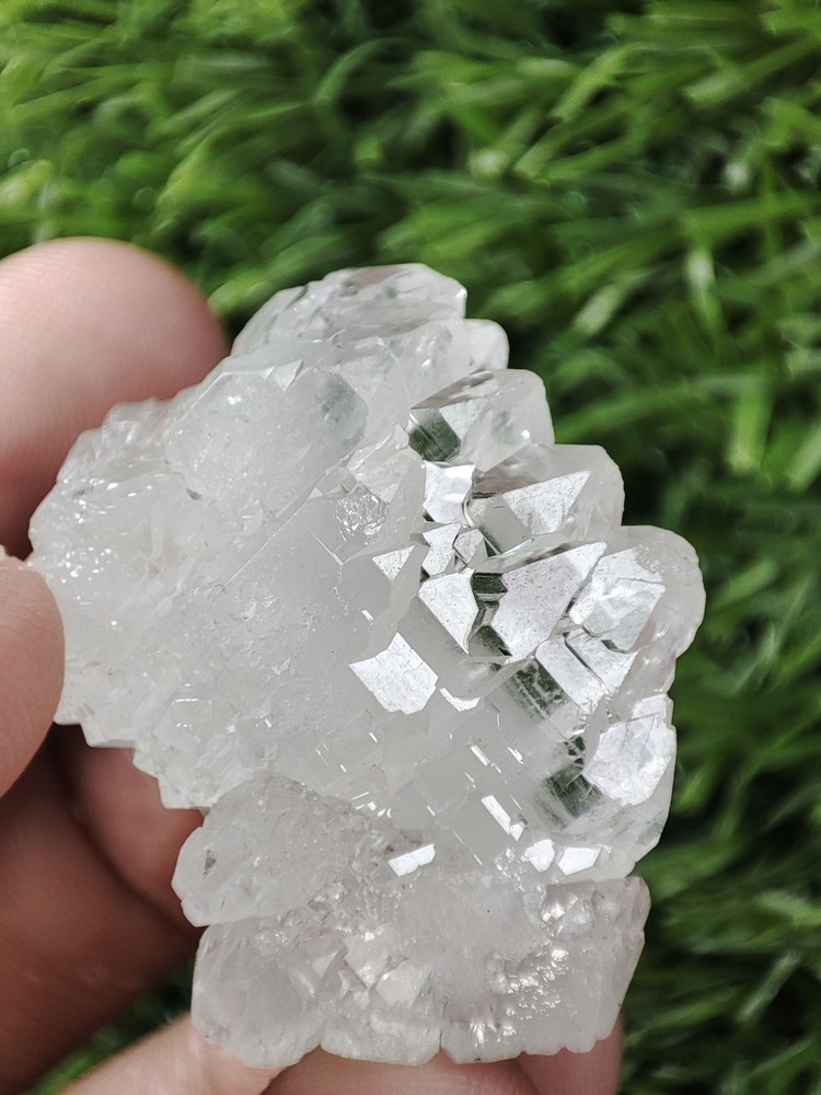 Gwindle Like Quartz Crystal With Good Luster &Nice Growth-Pak