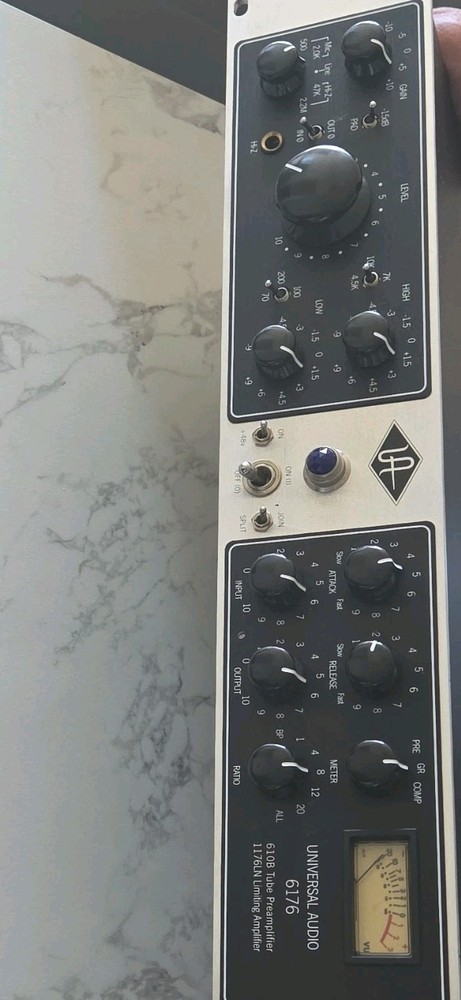 Universal Audio 6176 Channel Strip Compressor XLR Input/Output Black Silver