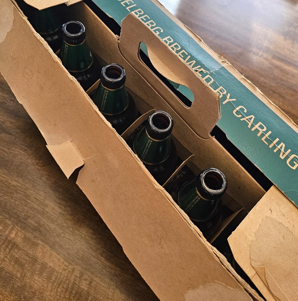VTG 12 Empty Heidelberg Beer Bottles with Carry Case