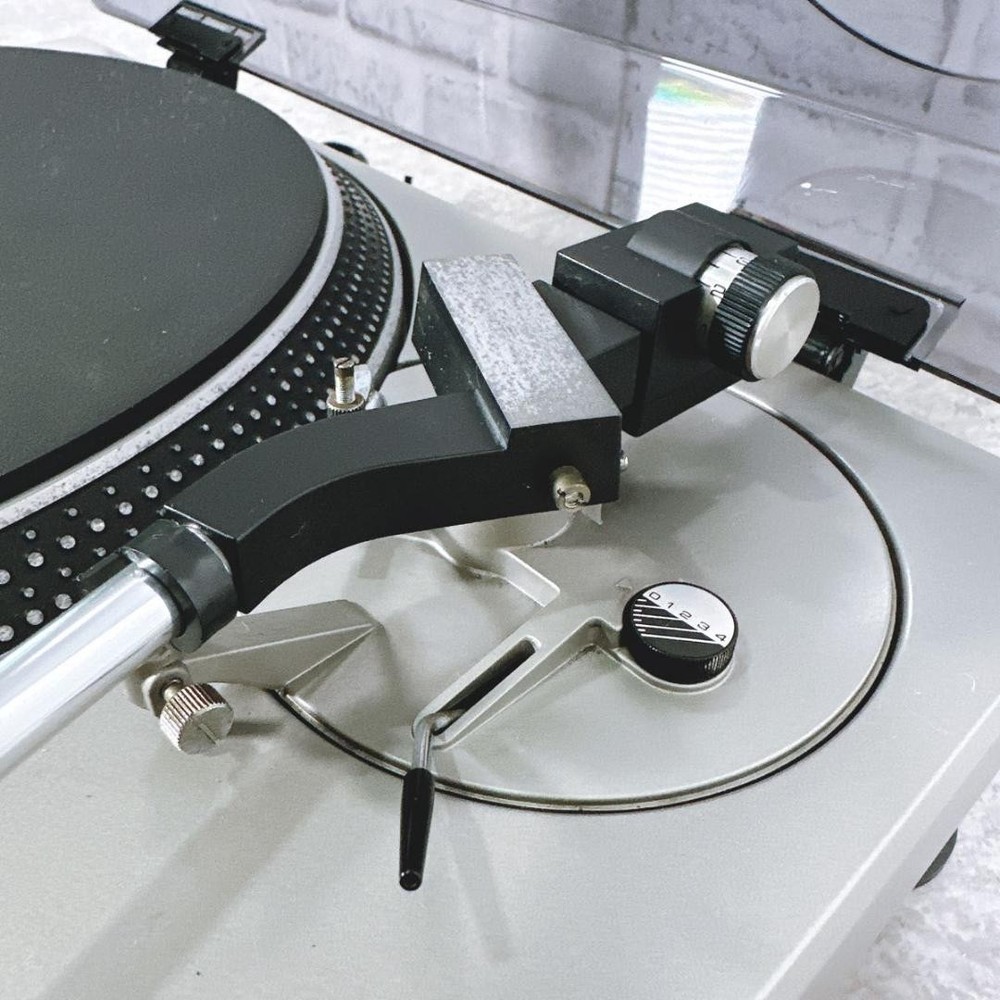 Technics SL-1200 First Generation Direct Drive Turntable Working