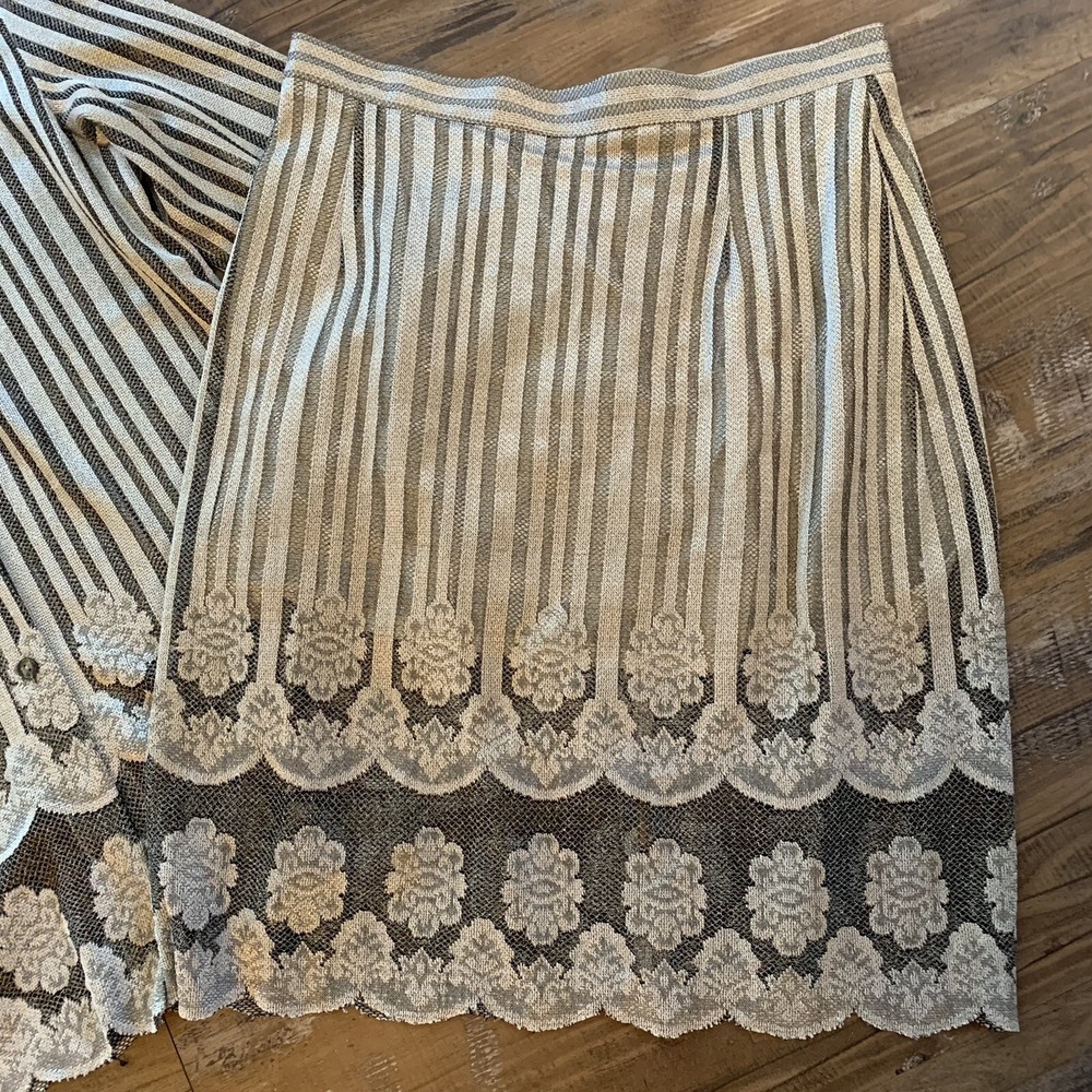 Davido Skirt Set Outfit Top Size 8 EUC