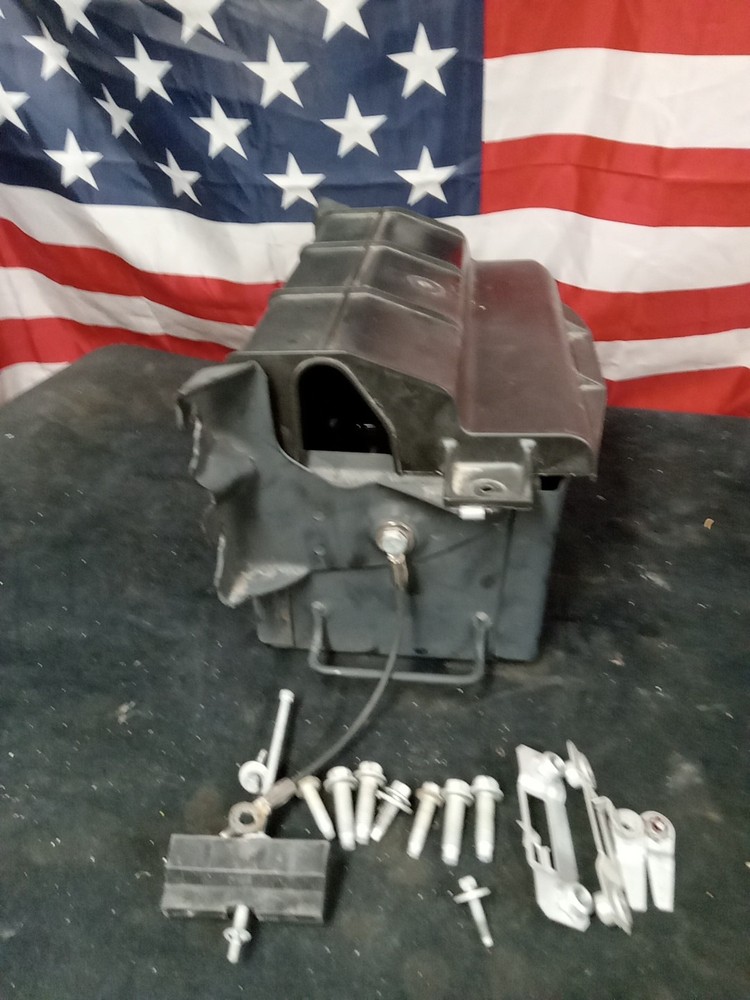 NEW TAKEOUT OEM 04-25 Ford E350/E450 Econoline Frame Rail Mounted Battery Box